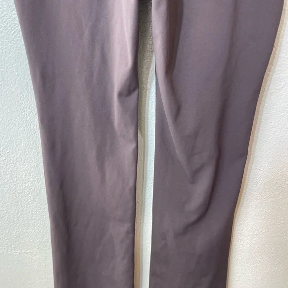Vuori Daily Split Flare Athletic Legging Yoga Training Sleek Stretchy Size Small - Picture 6 of 14